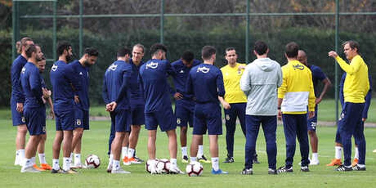 Fenerbahçe, Sivasspor\'a Hazırlanıyor