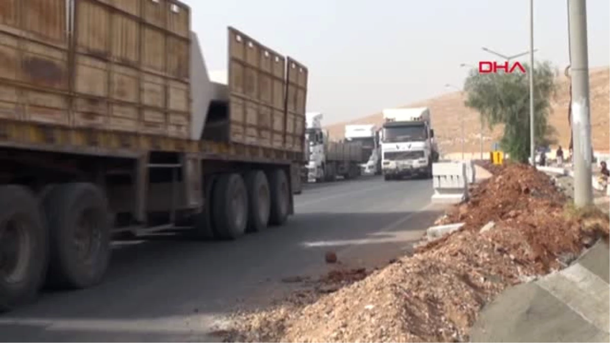 Hatay İdlib\'e Beton Blok Sevkiyatı Devam Ediyor