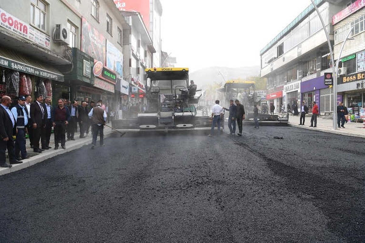 İstasyon Caddesi\'nde İkinci Kat Asfalt Çalışması