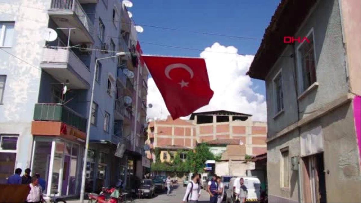 İzmir Afrin\'den Dönen Komando, Baba Ocağında Davul Zurnayla Karşılandı