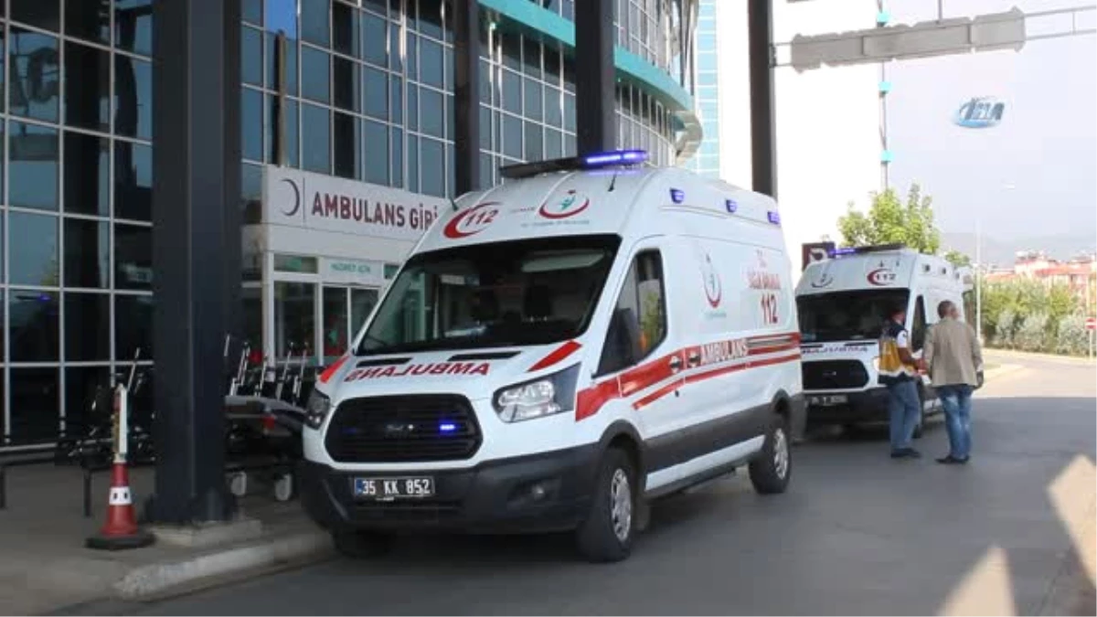 İzmir\'de Ortaokulda Gıda Zehirlenmesi Şüphesi: 21 Öğrenci Hastaneye Kaldırıldı