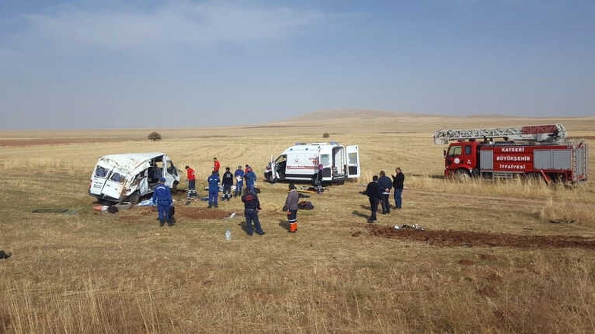 Kayseri\'de Minibüs Devrildi: Ölü ve Yaralılar Var