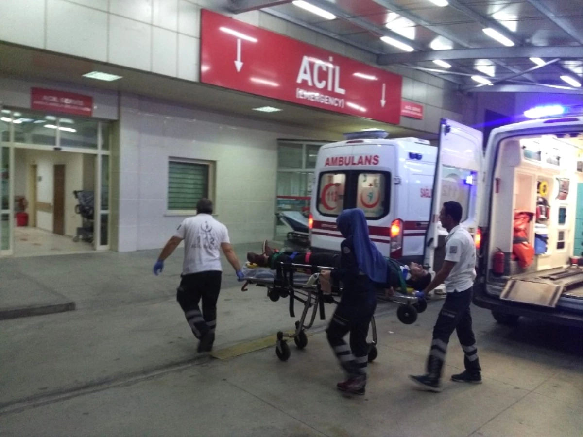 Kozan\'da Trafik Kazası: 2 Yaralı