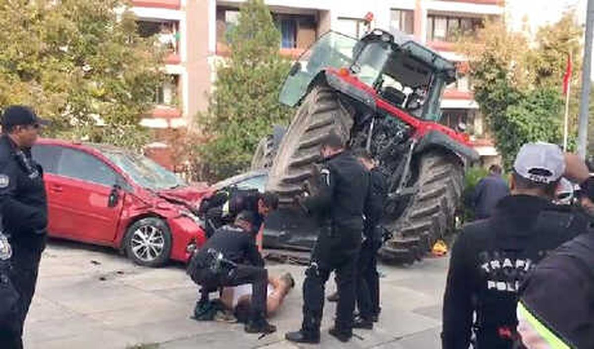 Meclis Önünde Hareketli Dakikalar; Traktöre Polisler Ateş Açtı
