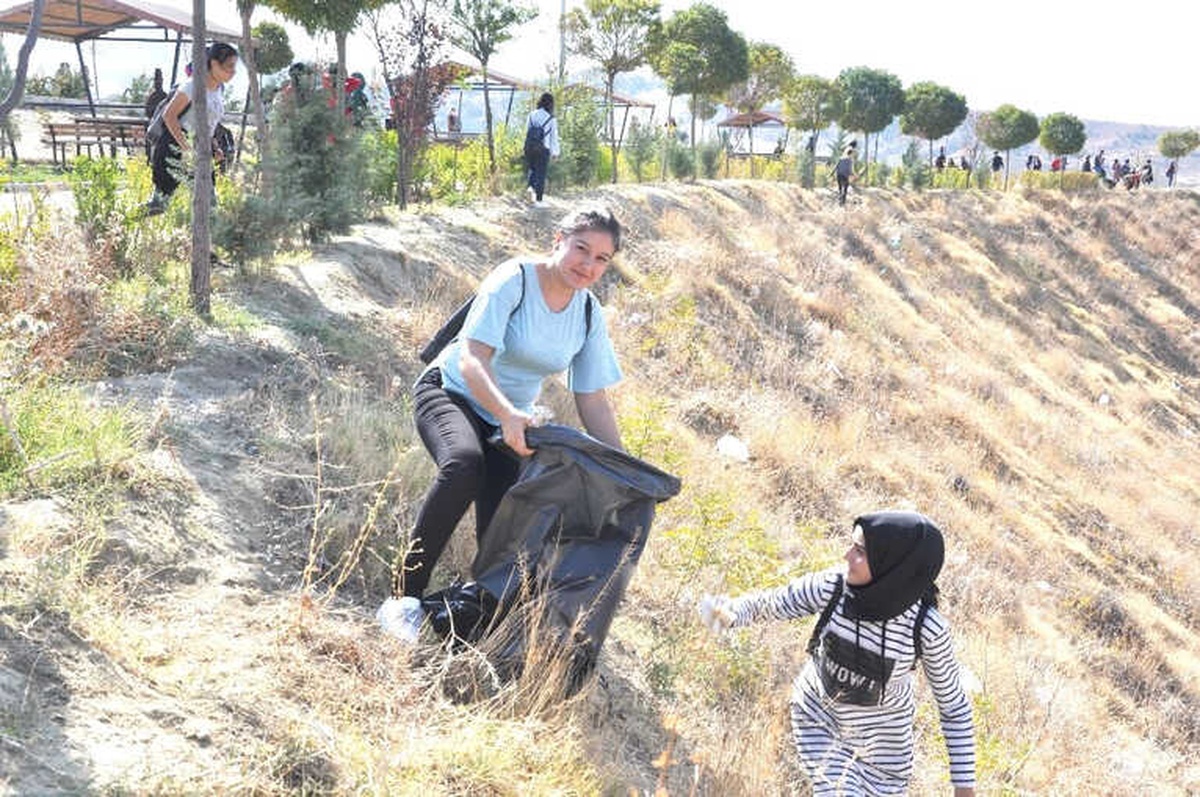 Öğrenciler Önce Ders Sonra Temizlik Yaptılar