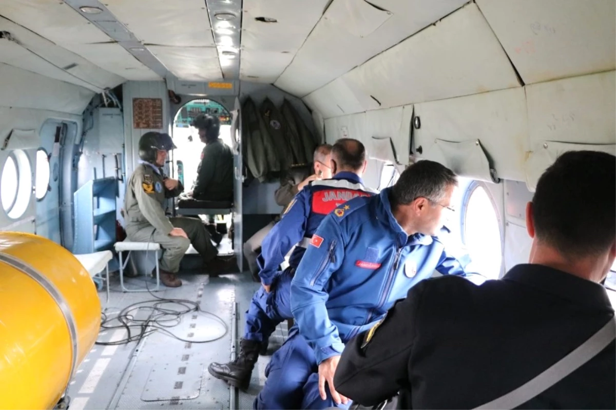 Sakarya\'da Helikopterli Trafik Denetiminde 15 Araç Sürücüsüne Ceza Kesildi