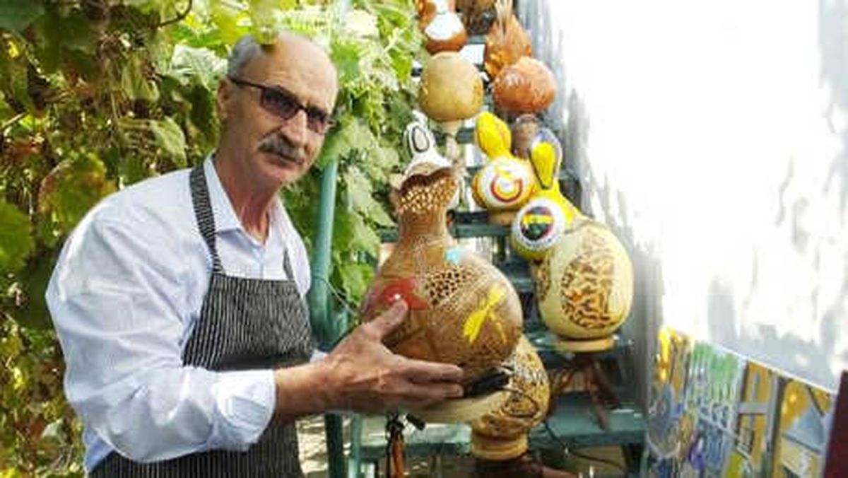 Su Kabaklarından Avize Yapıyor