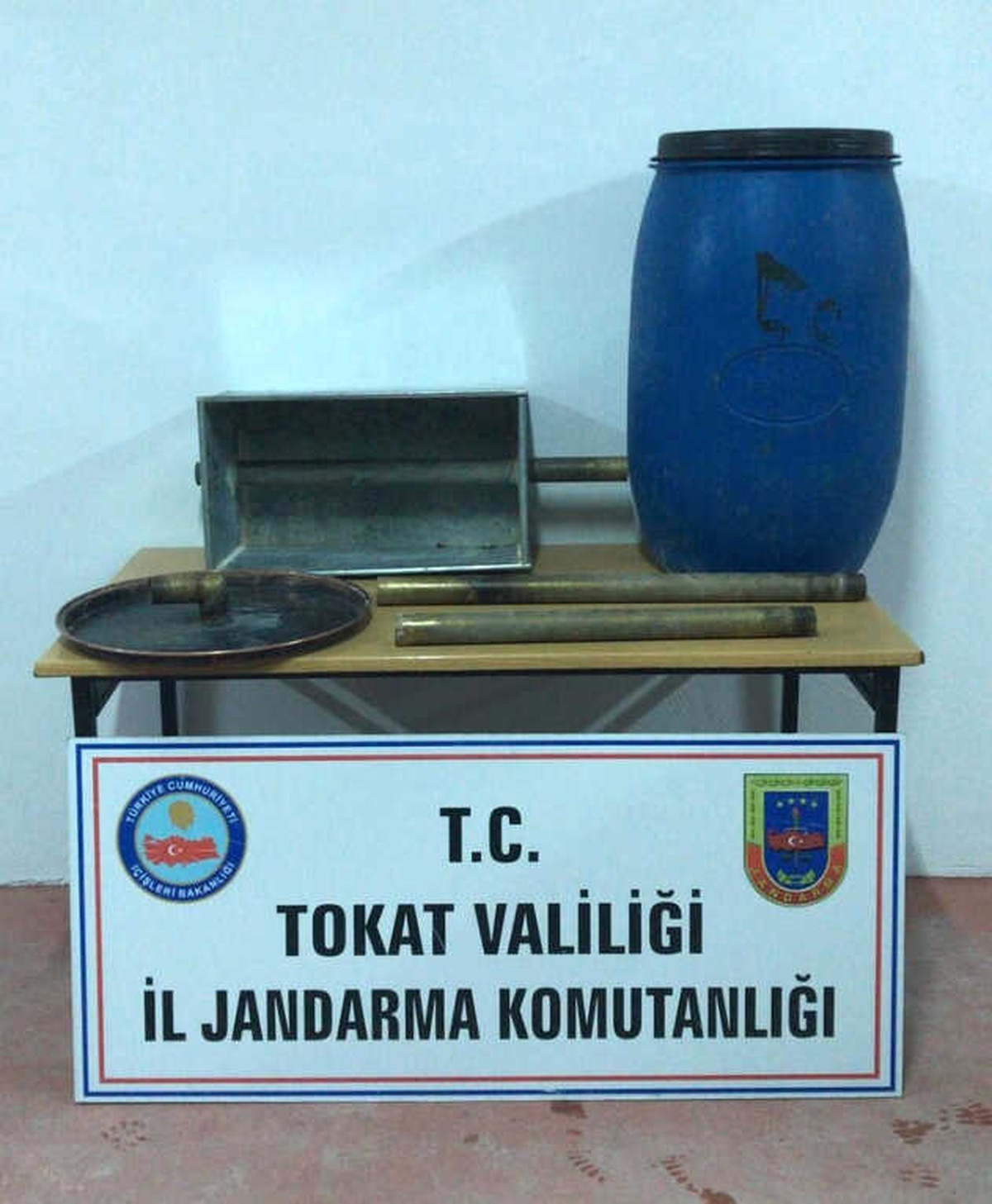 Tokat\'ta 80 Litre Kaçak Rakı Ele Geçirildi