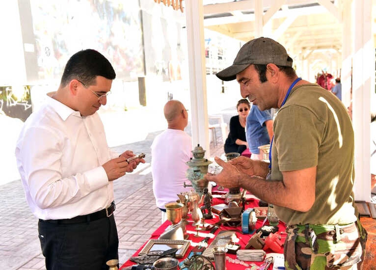 Tütüncü \'Antika Pazarı\'nı Gezdi