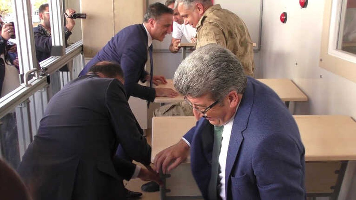 Vali ile Başkan, 7.4 Şiddetindeki Depremi Yaşadı