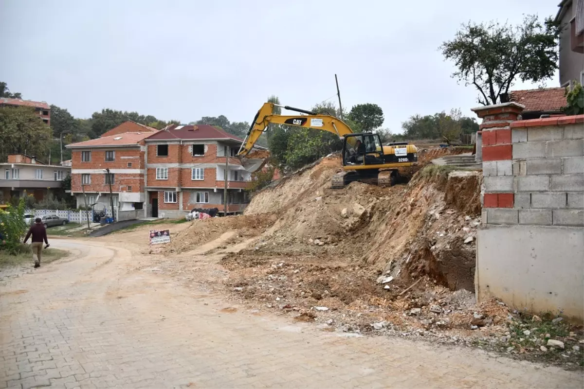 Yeniceköy\'de 200 Metre Uzunluğunda Yeni Yol Açılıyor