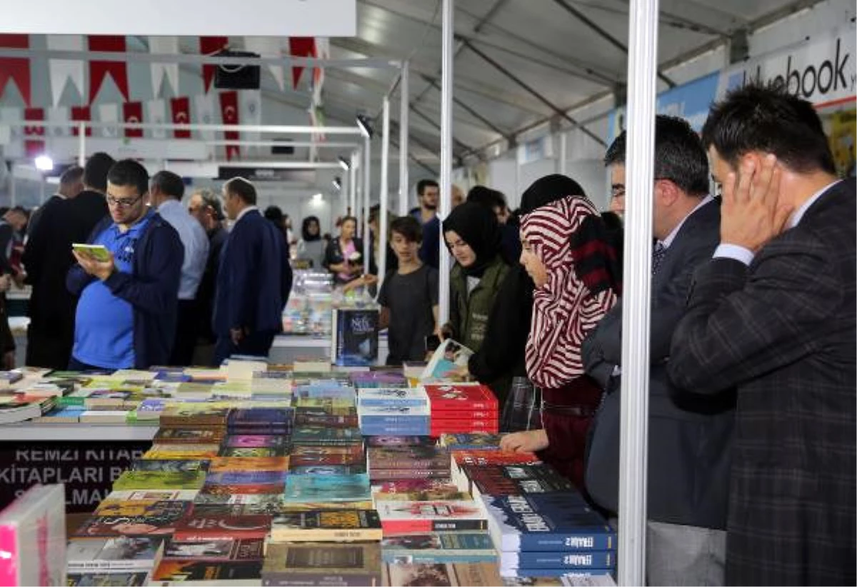 88 Yaşında Okuma Yazma Öğrendi, Kitap Günleri Etkinliğine Katıldı