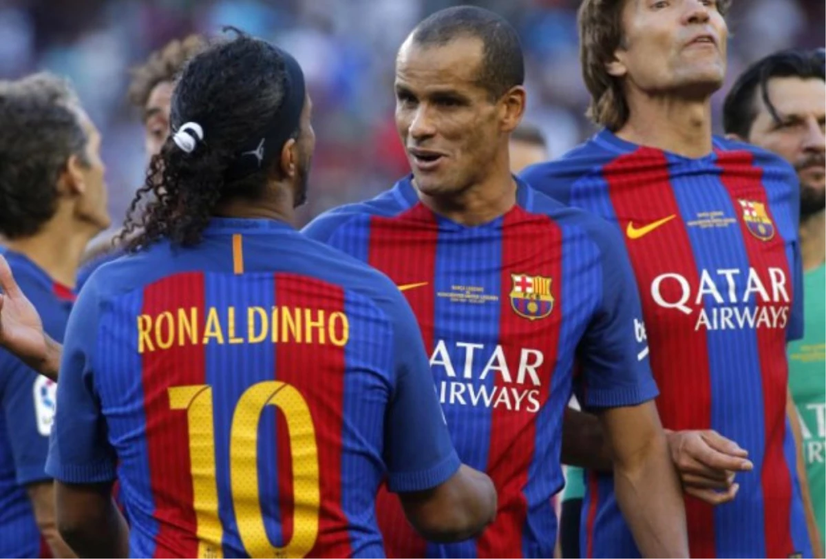 Barcelona, Brezilya\'da Aşırı Sağcı Adayı Destekleyen Ronaldinho ve Rivaldo\'yla Yollarını Ayırmaya Hazırlanıyor