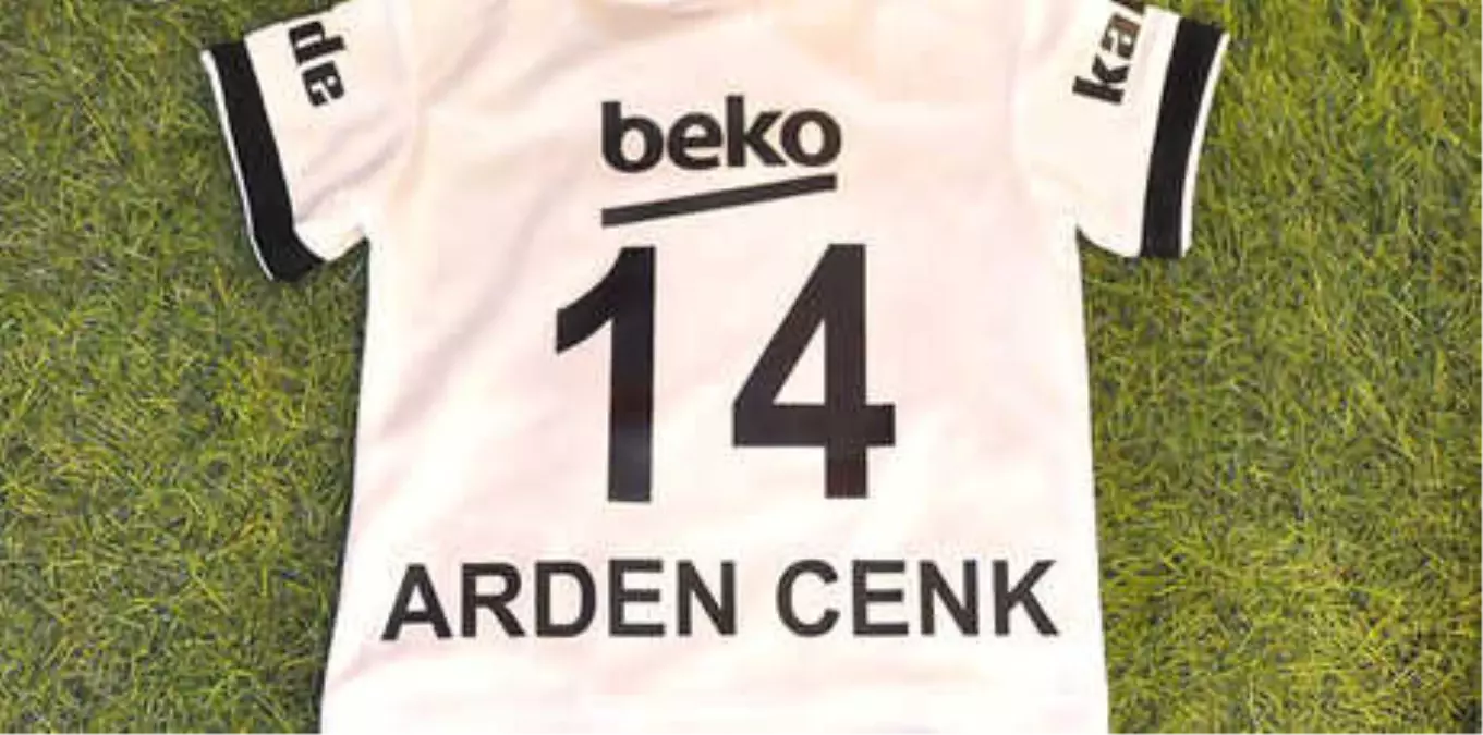 Beşiktaş\'tan Cenk Tosun\'a Kutlama!