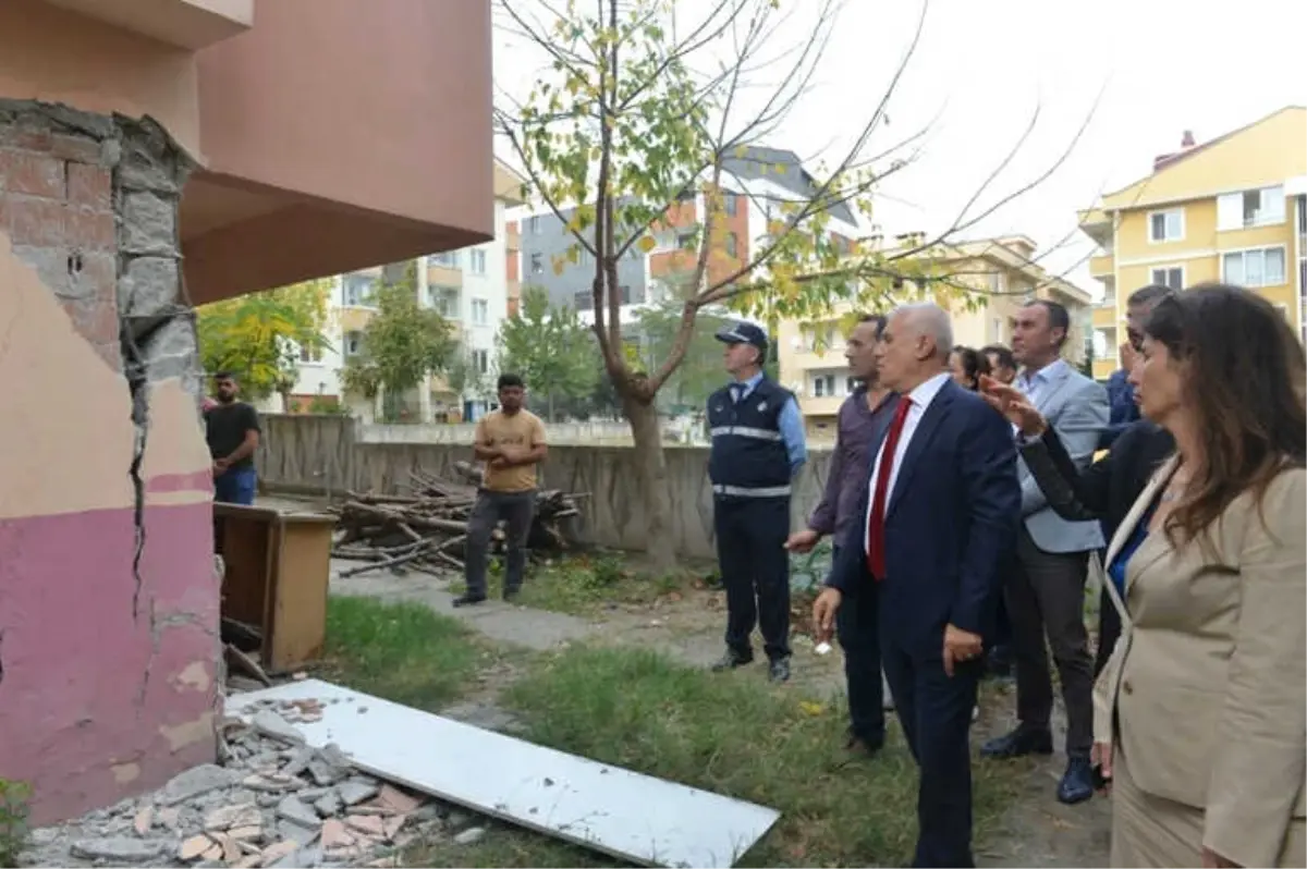 Bozbey Kirişleri Çatlayan Apartmanı İnceledi