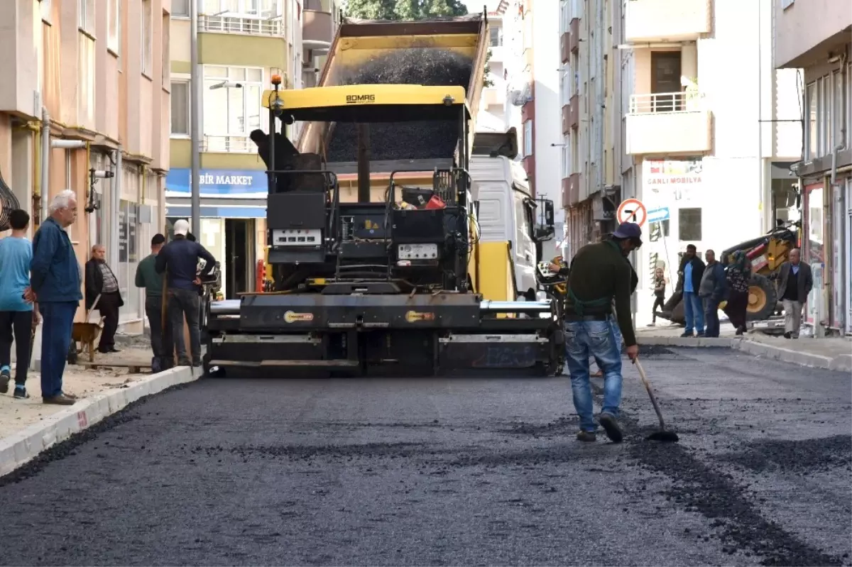 Çorlu\'da Asfalt Serim Çalışmaları Devam Ediyor