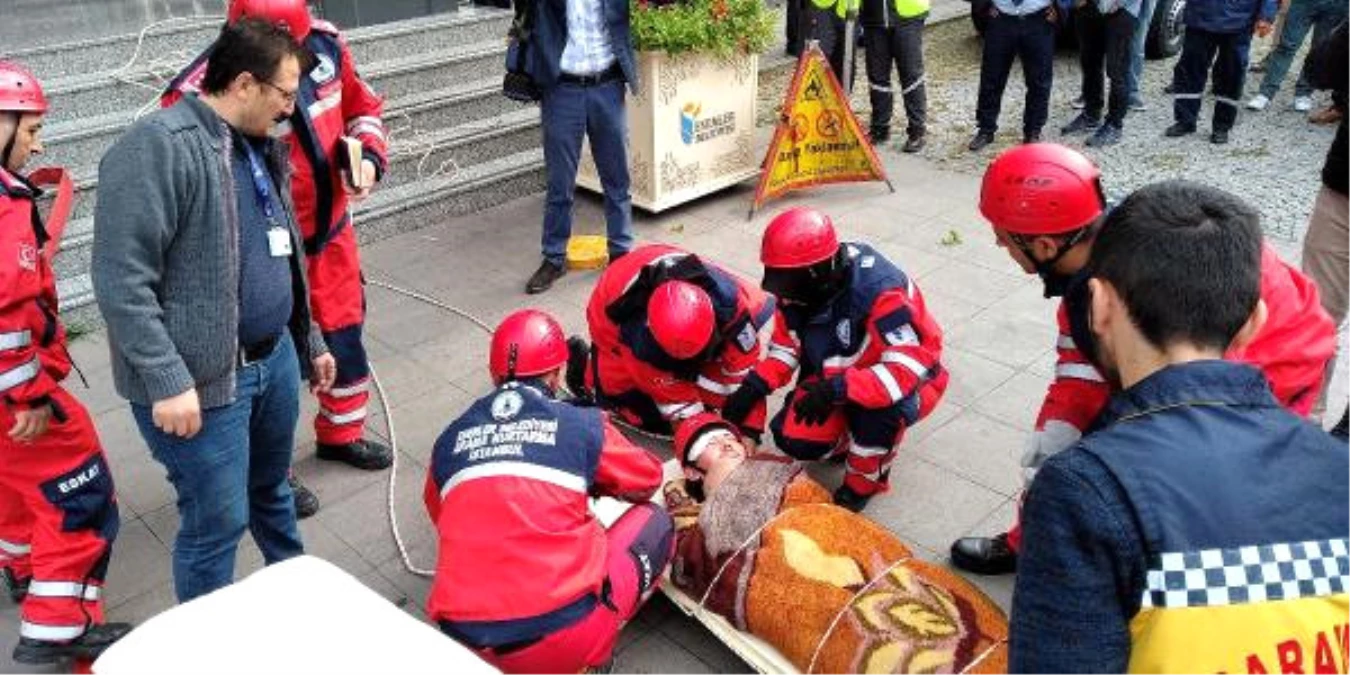 Esenler\'de Deprem Tatbikatı Yapıldı