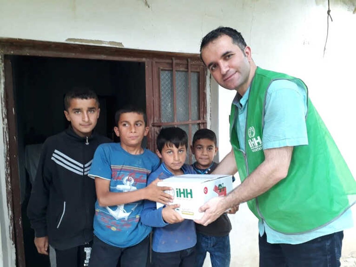 İhh Hakkari\'de Sevindirmeye Devam Ediyor