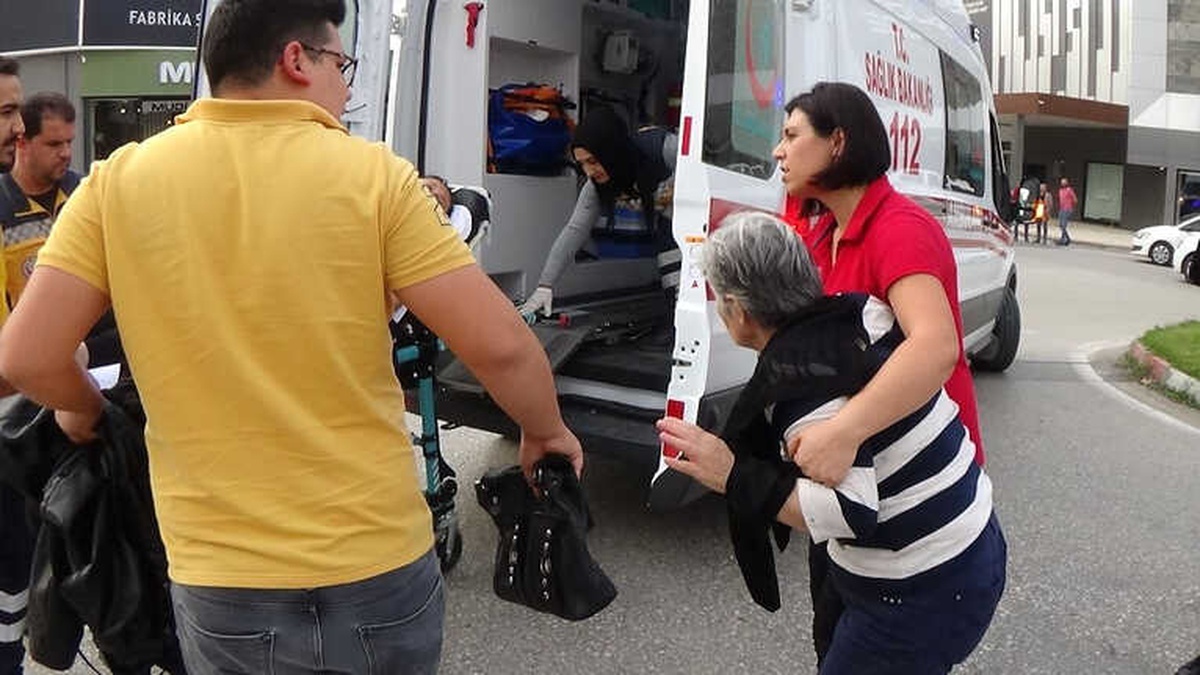 İnegöl\'de İki Otomobil Çarpıştı: 2 Yaralı
