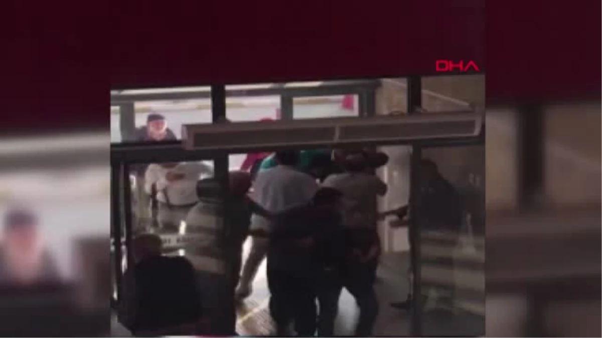 İzmir Hasta Yakınları Hastane Güvenliklerine Saldırdı