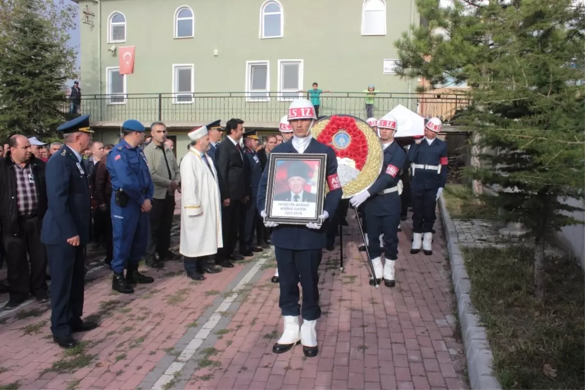 Kıbrıs Gazisi Hüseyin Akdağ Toprağa Verildi