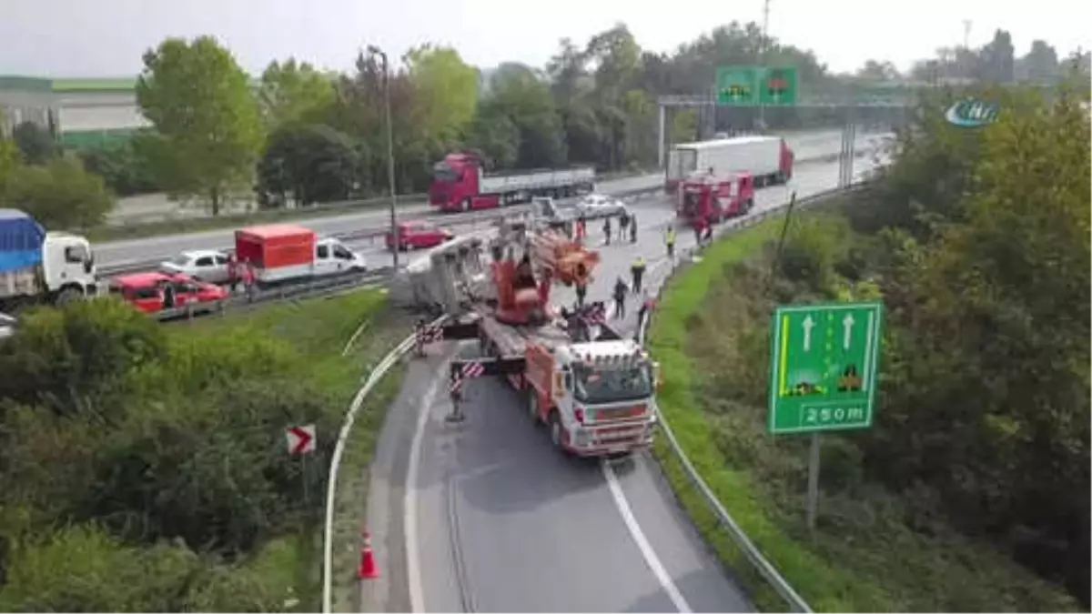 Sakarya Tem Otoyolu Gişelerinde Beton Mikseri Devrildi: 1 Ölü