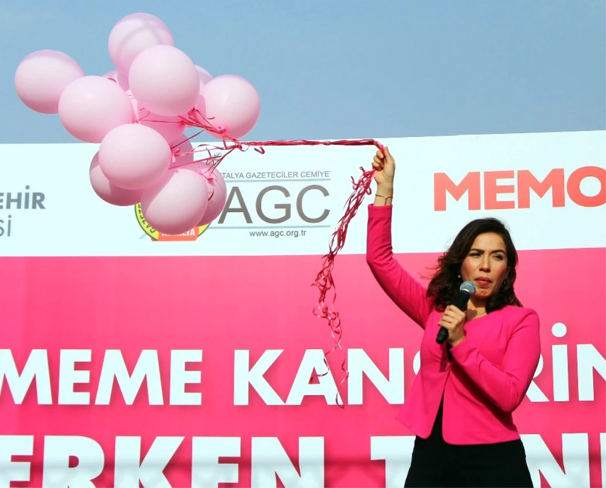 Şarkıcı Burcu Güneş\'ten \'Pembe Konser"