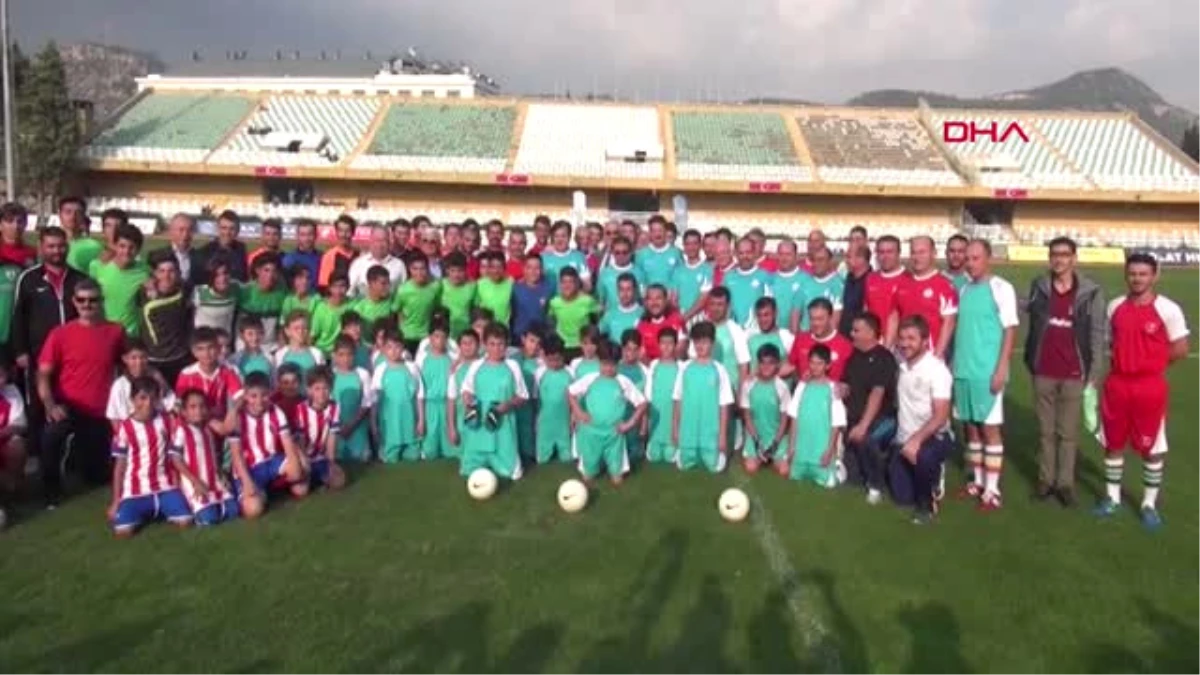 Spor Futbolun Efsaneleri Muğla\'da Gençlerle Buluştu