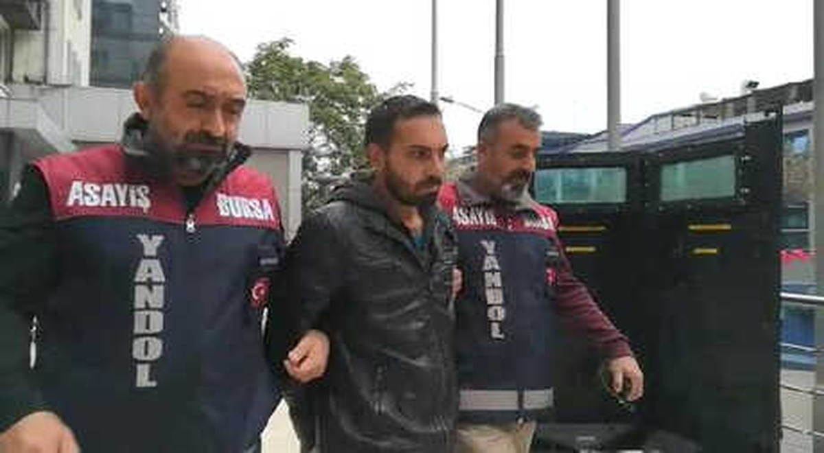 Telefon Dolandırıcıları, Altın ve Parayı Almaya Gelince Yakalandı