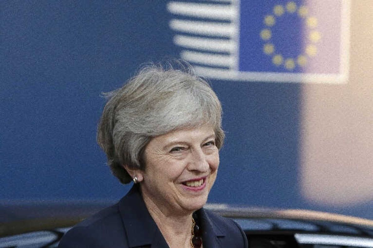 Theresa May Brexit\'te Israrlı