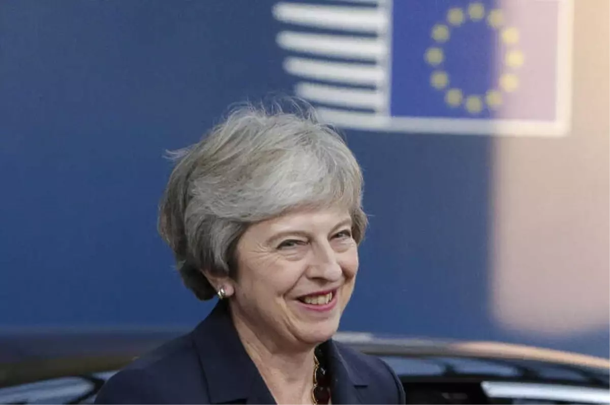 Theresa May Brexit\'te Israrlı