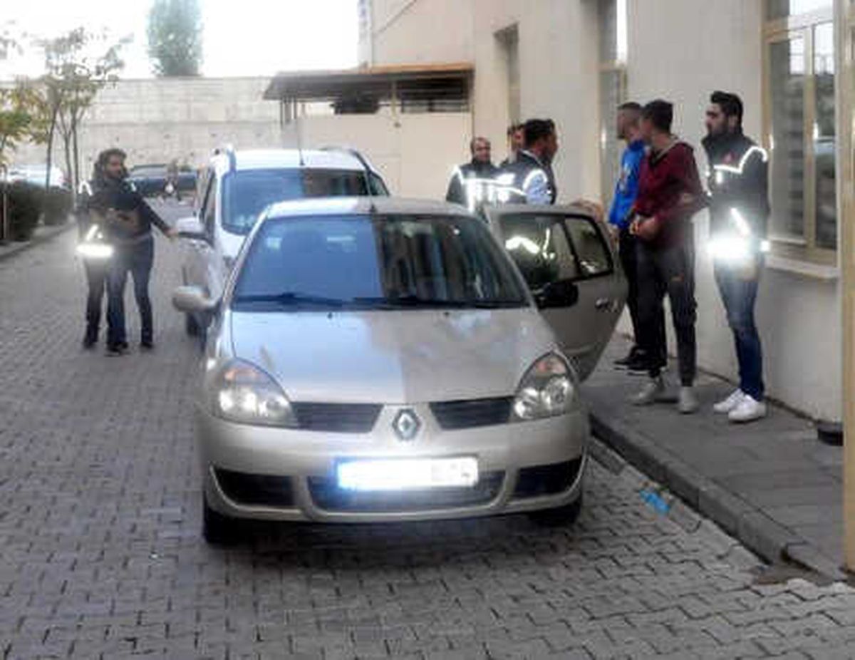 Uşak\'ta Uyuşturucu Satıcılarına Operasyon: 6 Gözaltı