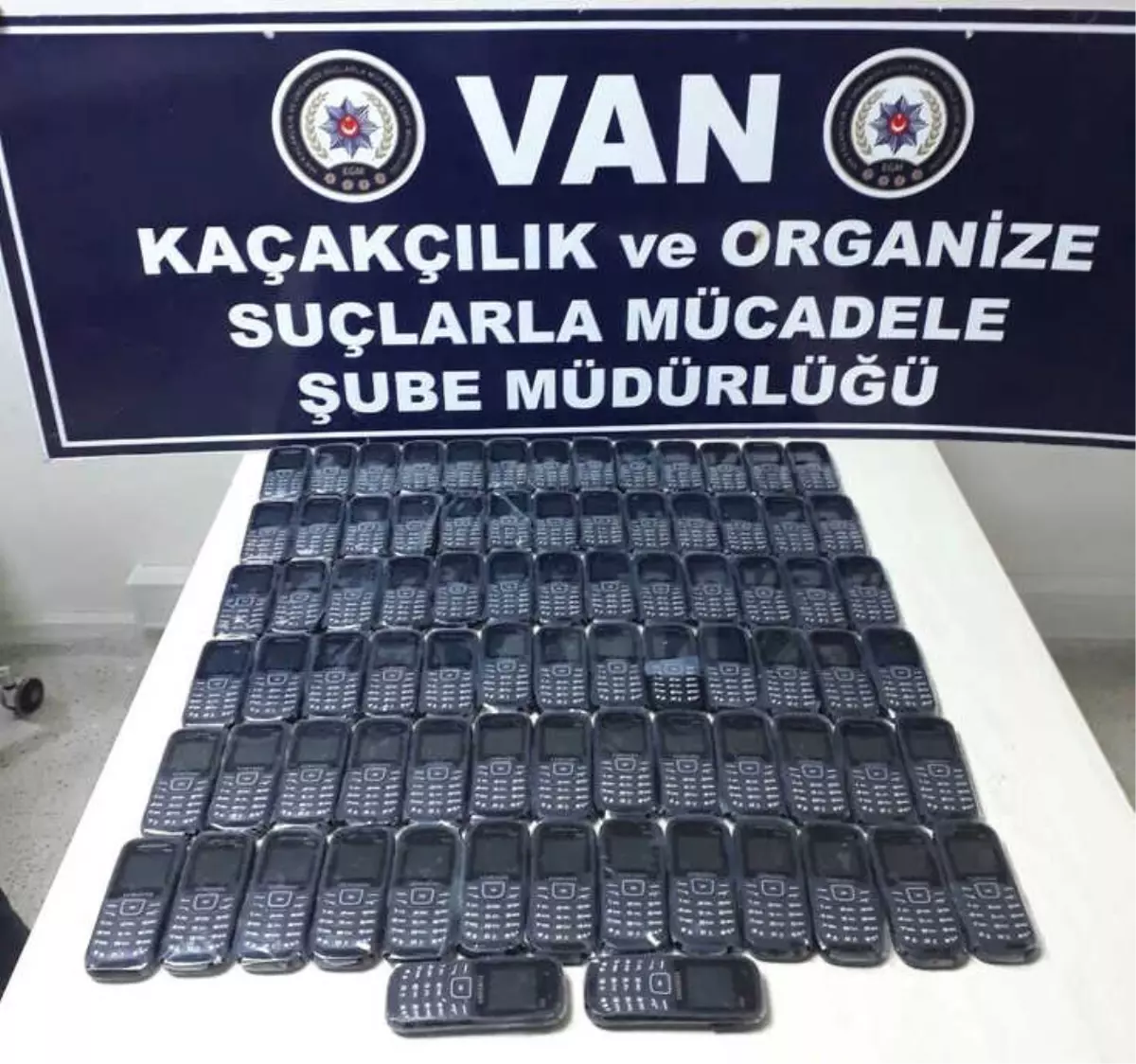 Van\'da 80 Adet Kaçak Cep Telefonu Ele Geçirildi