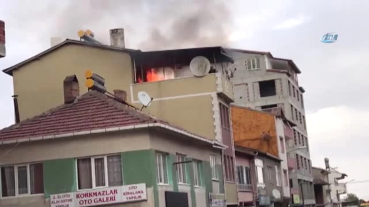 Alevlerin İçerisinde Kalan Yaşlı Adam İtfaiye Ekipleri Tarafından Kurtarıldı