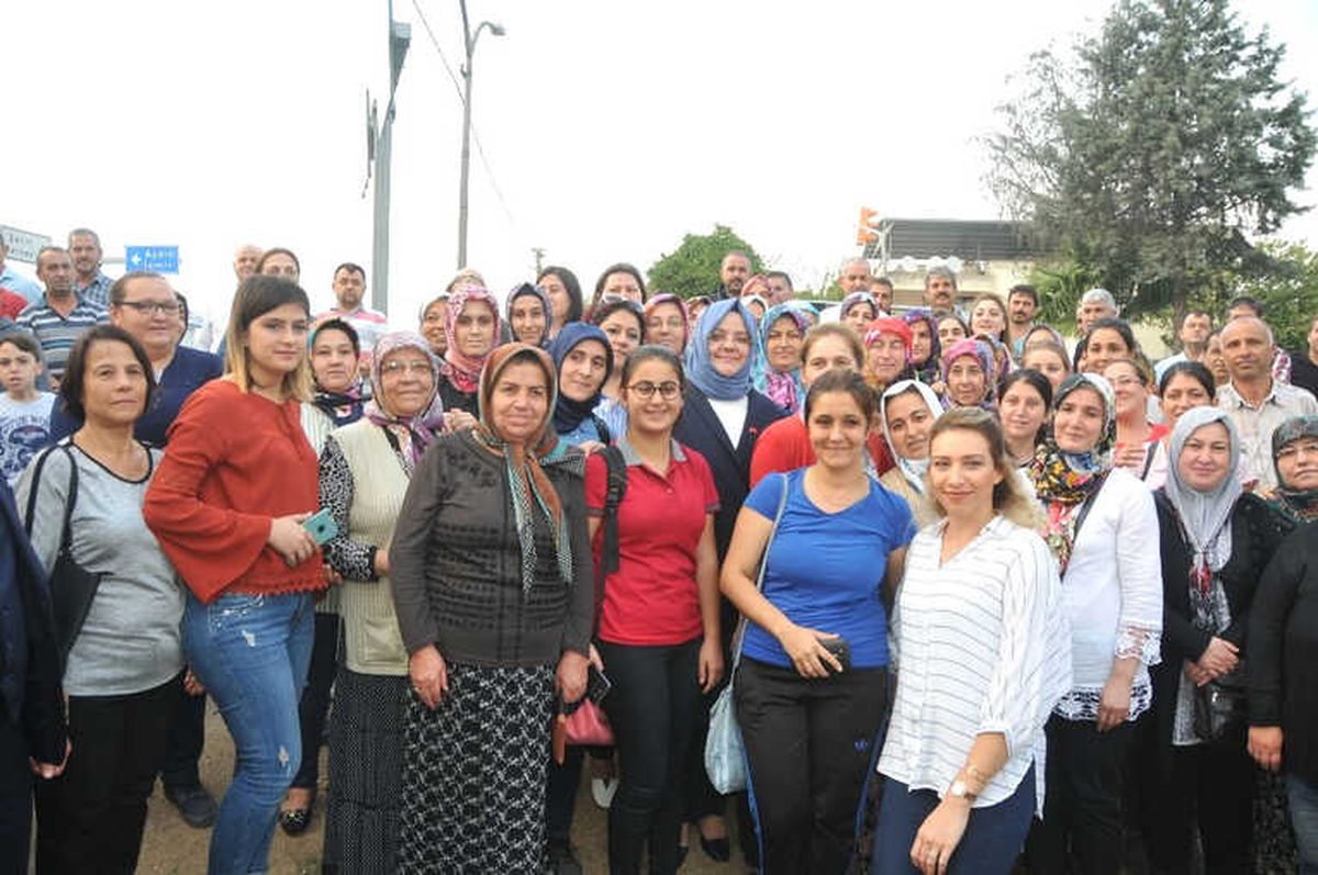 Bakan Selçuk\'a Hemşehrilerinden Sevgi Seli
