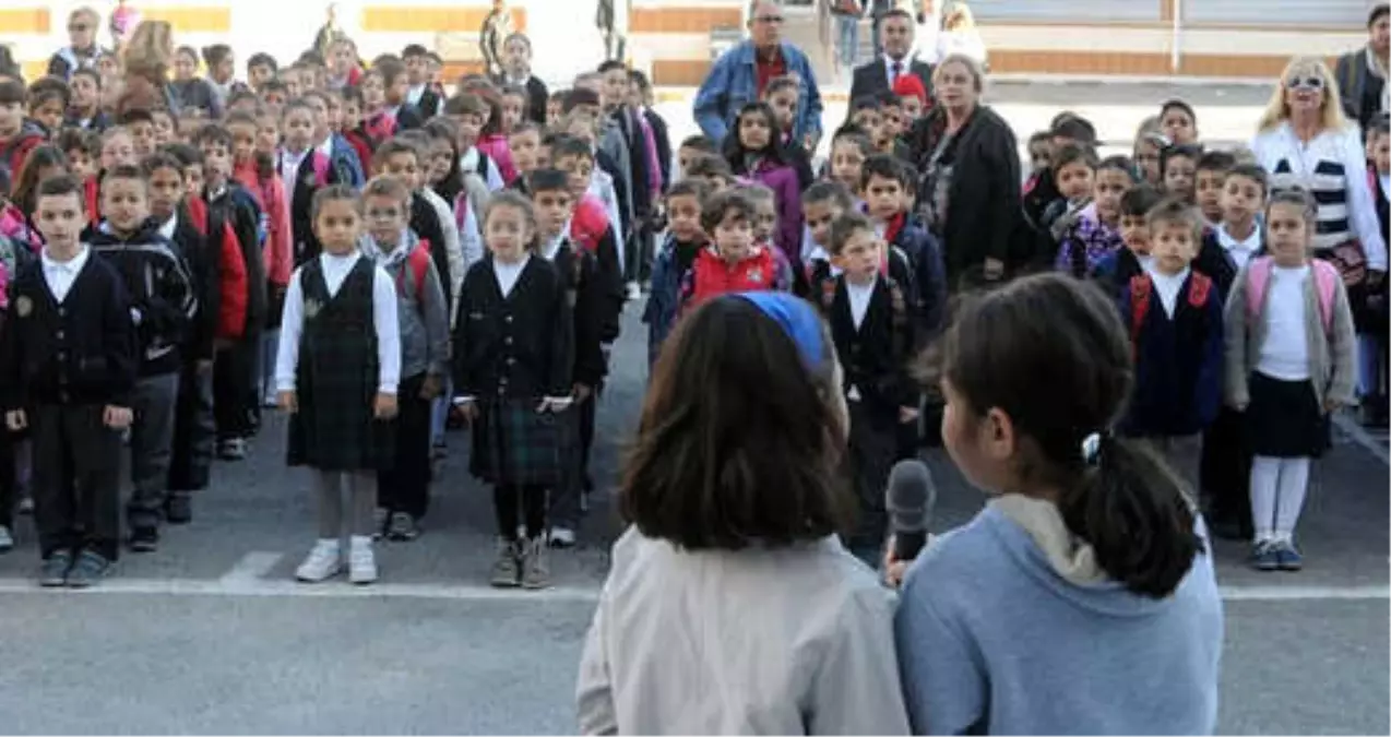 Danıştay, MEB\'in Öğrenci Andı\'nı Kaldıran Yönetmelik Hükmünü İptal Etti