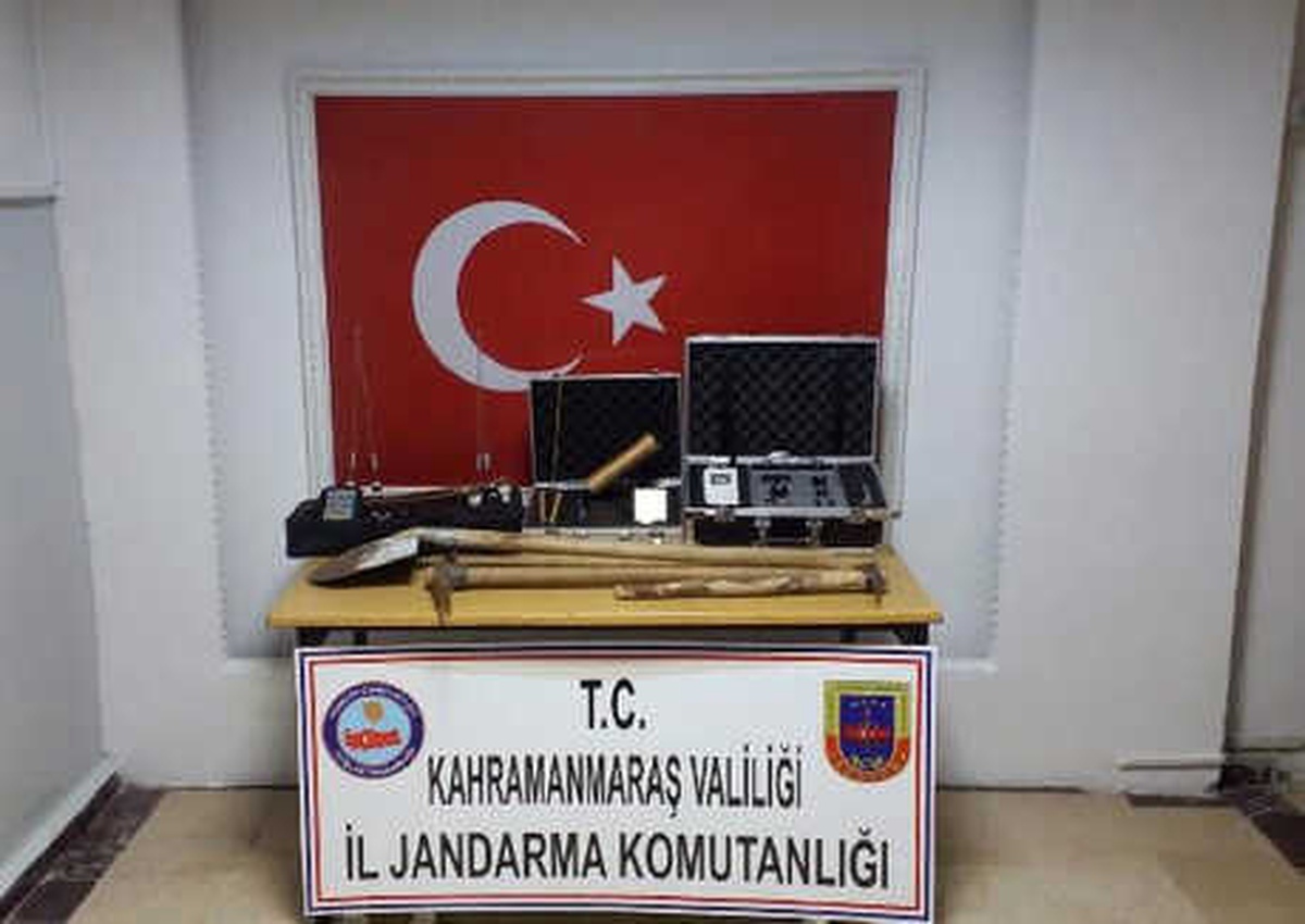 Define Ararken Jandarmaya Yakalandılar