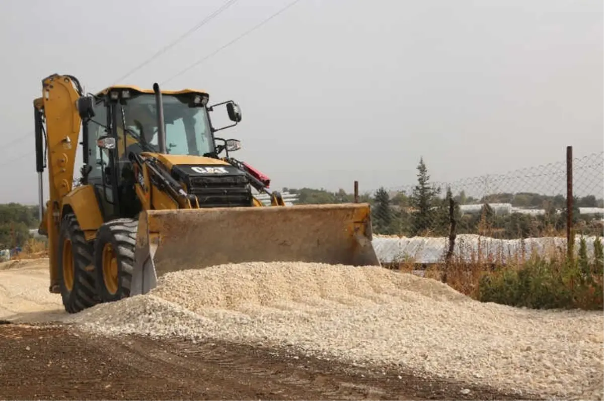 Erdemli Belediyesi Merkeze Uzak Mahallelerde Çalışmalarını Sürdürüyor