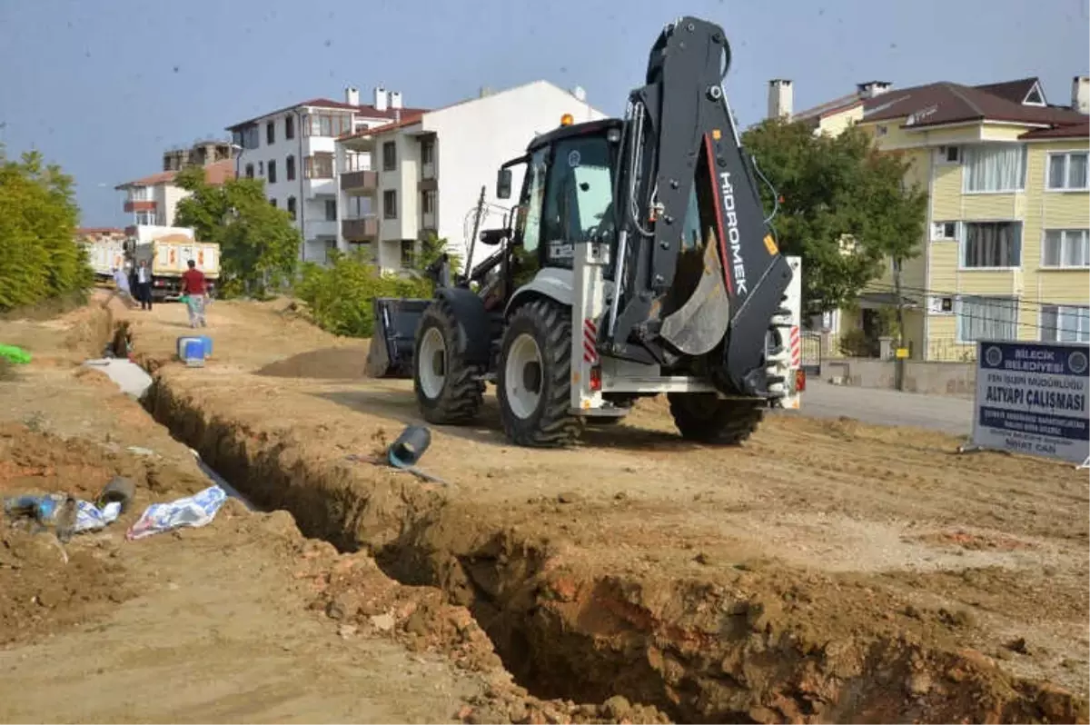 Ertuğrulgazi Mahallesinde Yeni Yağmur Suyu Hattı Yapılıyor