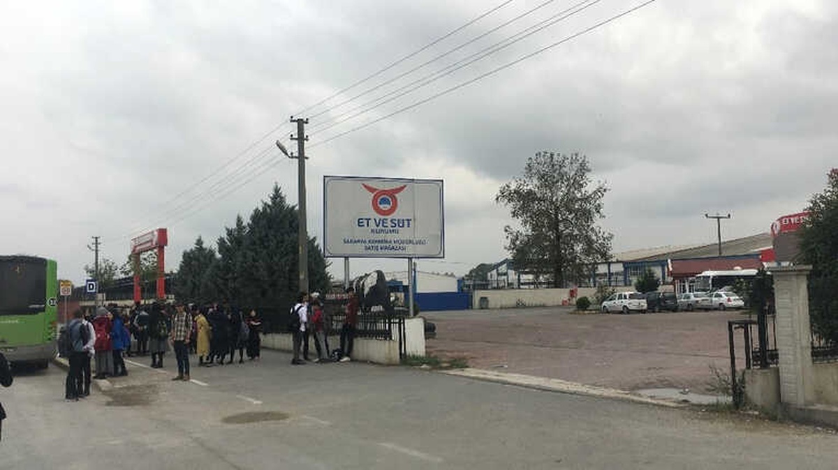 Et ve Süt Kurumu\'nda Çalışan 39 Personel Yedikleri Yemekten Zehirlendi