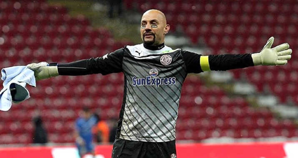 FETÖ\'den Yargılanan Eski Futbolcu Ömer Çatkıç Tahliye Edildi