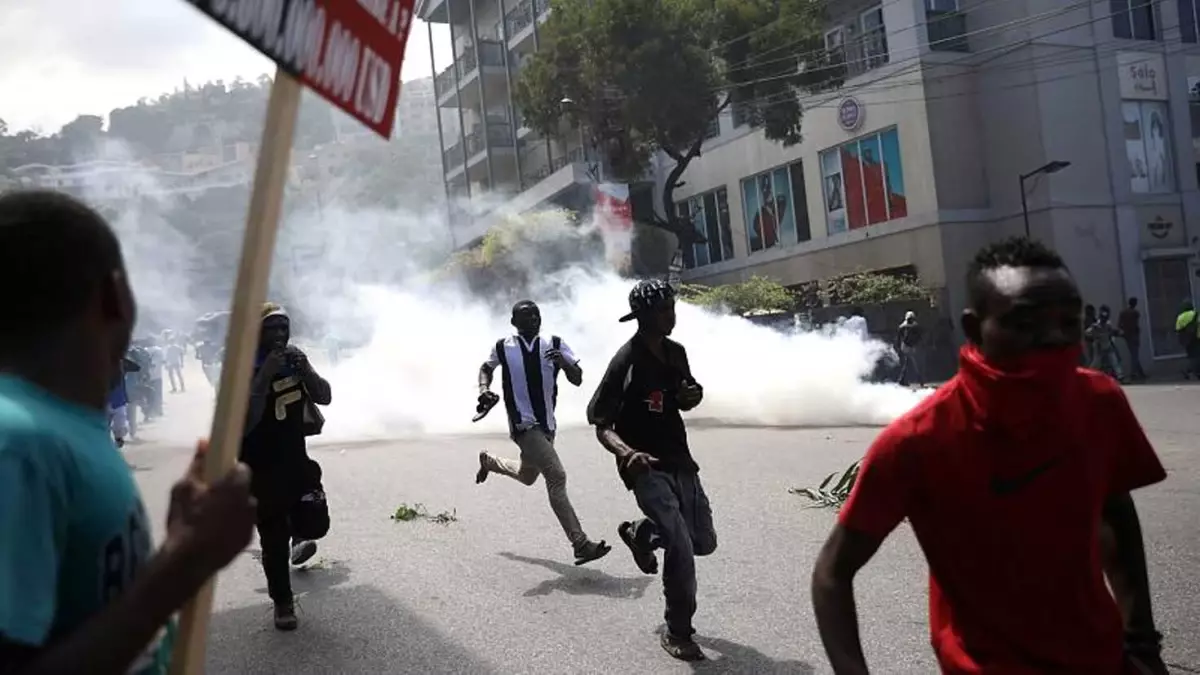 Haiti Polisi Yolsuzluk Protestosuna Gerçek Mermi ile Müdahale Etti