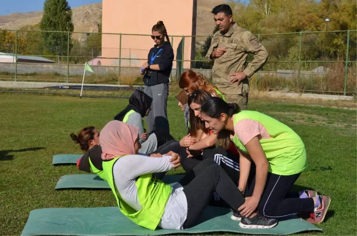 Kadınlar Korucu Olabilmek İçin Ter Döktü