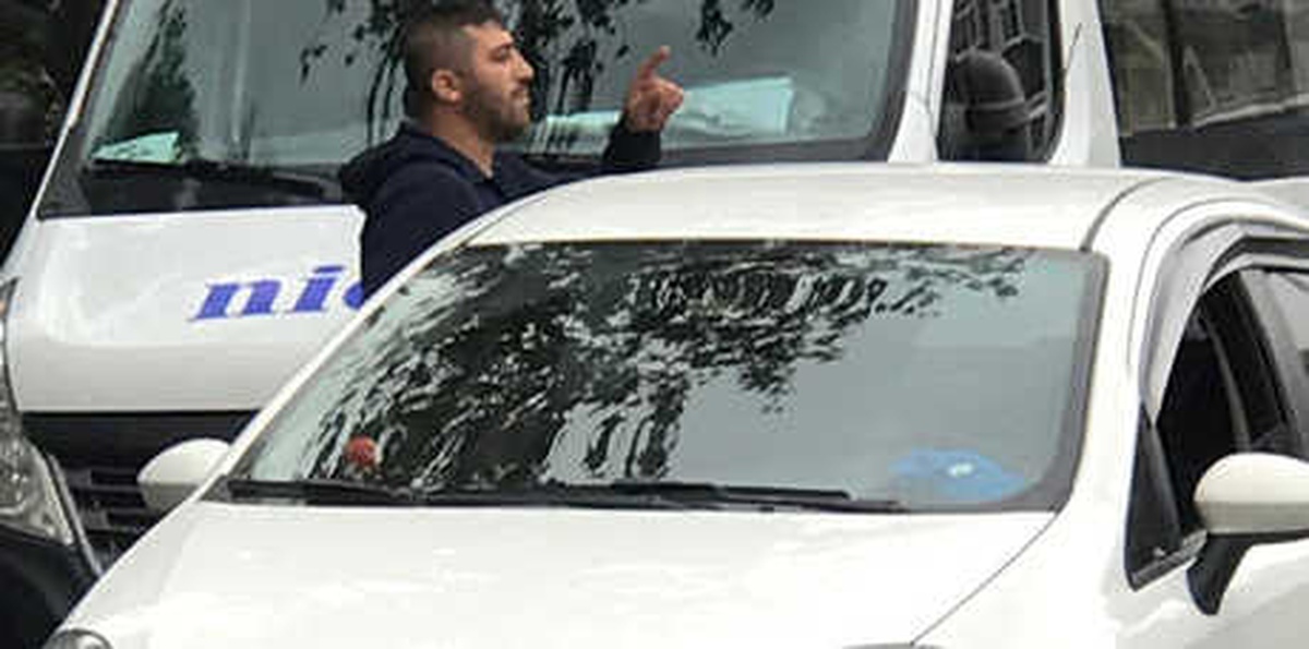 Kırmızı Kart Sonrası Silahla Sahaya Girmeye Çalıştı