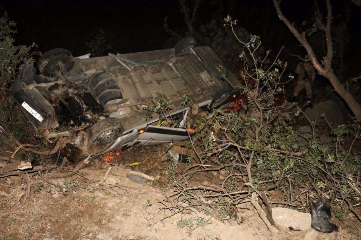 Nemrut Dağı\'ndan Dönen Turist Kafilesi Kaza Yaptı: 16 Yaralı