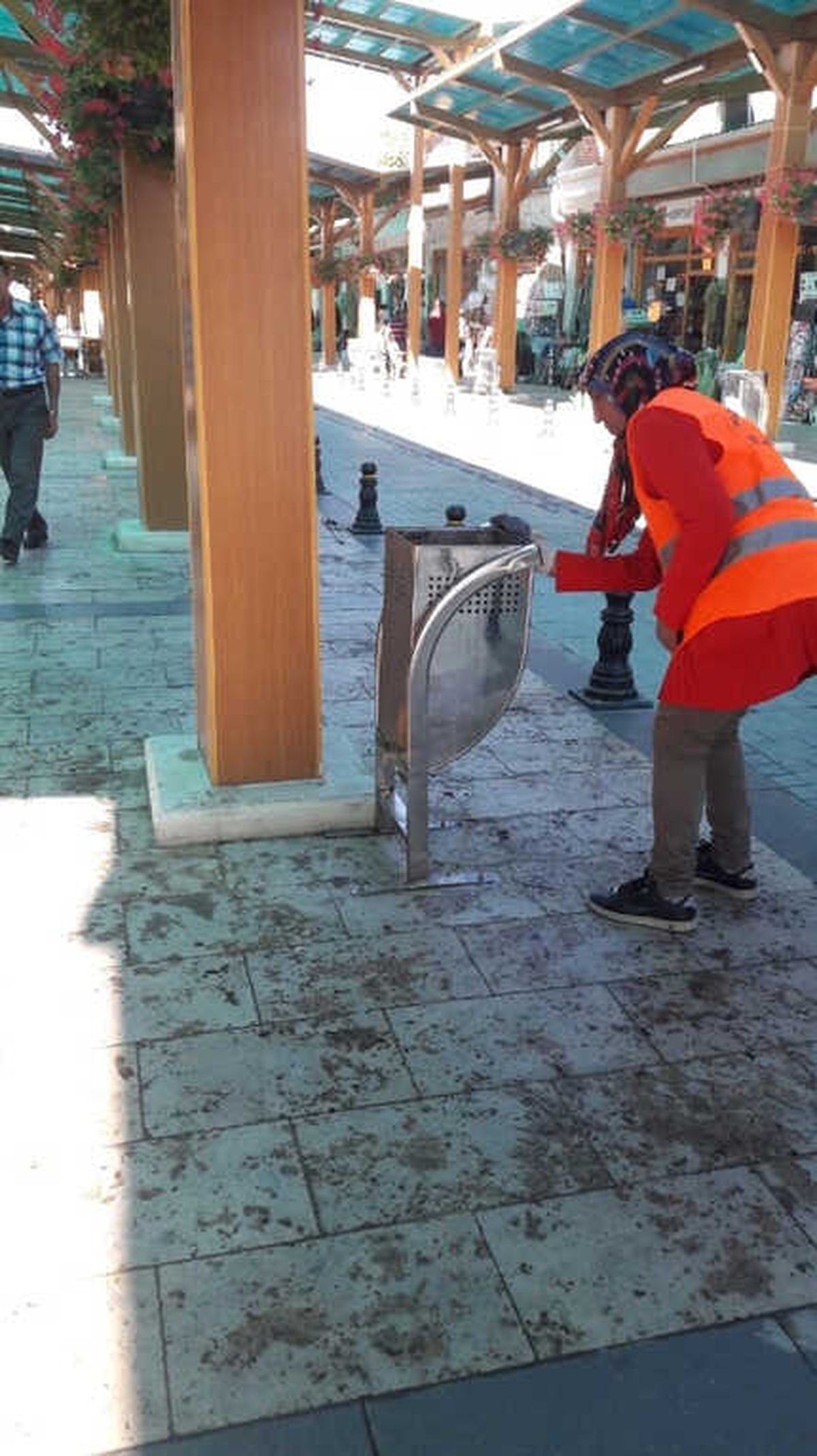 Şehir Temizliği İçin Belediye Görevlileri 7/24 Mesaide
