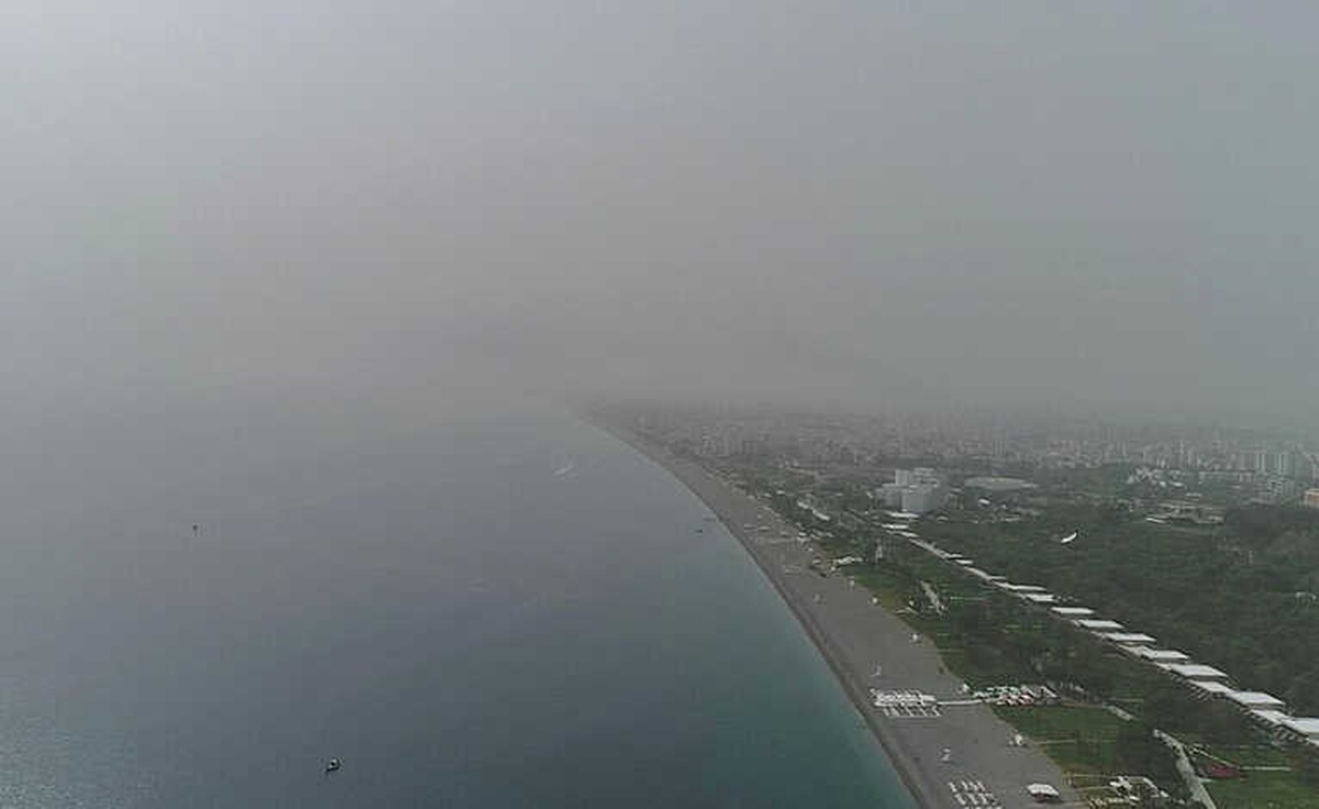 Suriye Üzerinden Gelen Toz Bulutu Antalya\'ya Giriş Yaptı