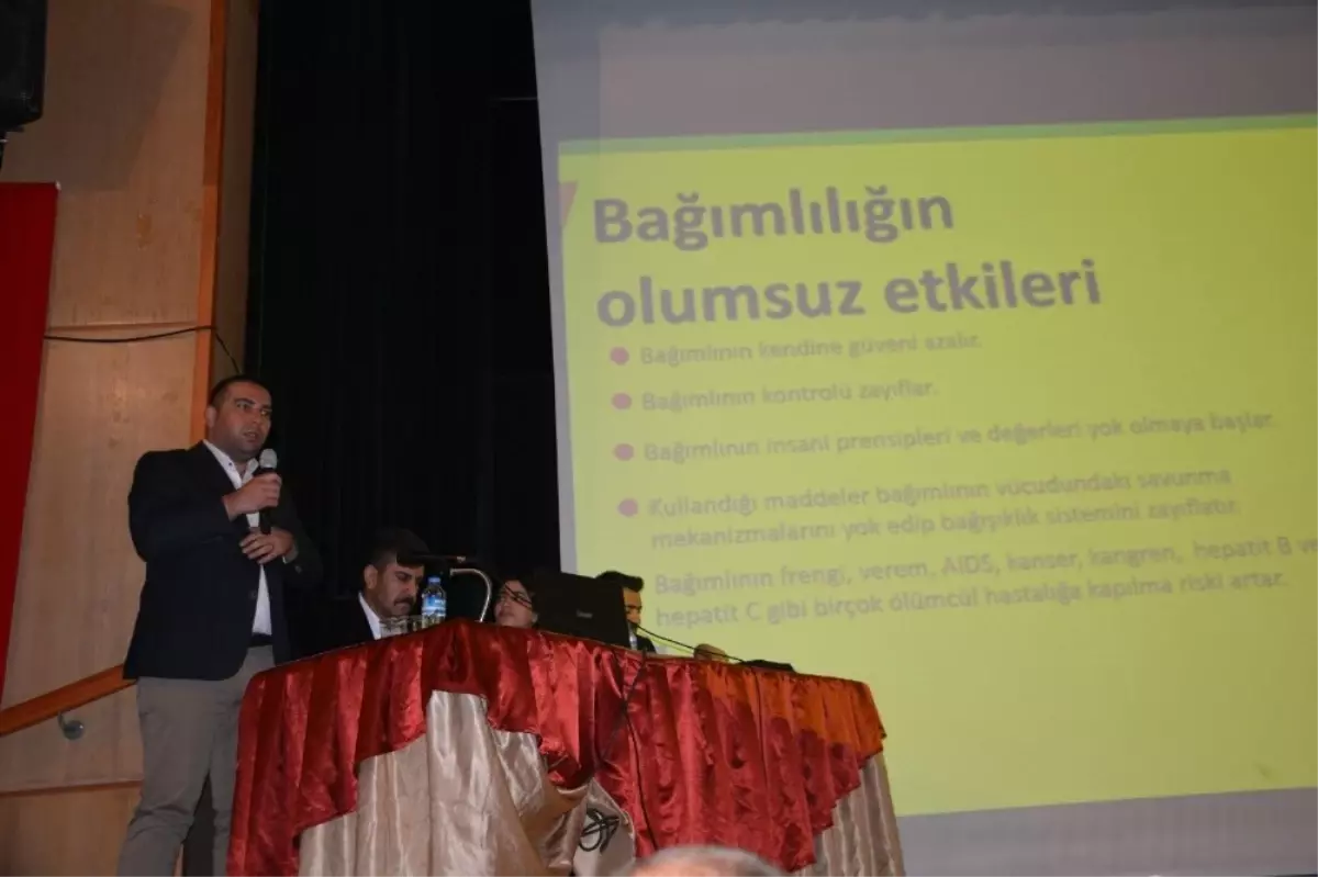 Tatvan\'da "Bağımlılıkla Mücadele" Semineri