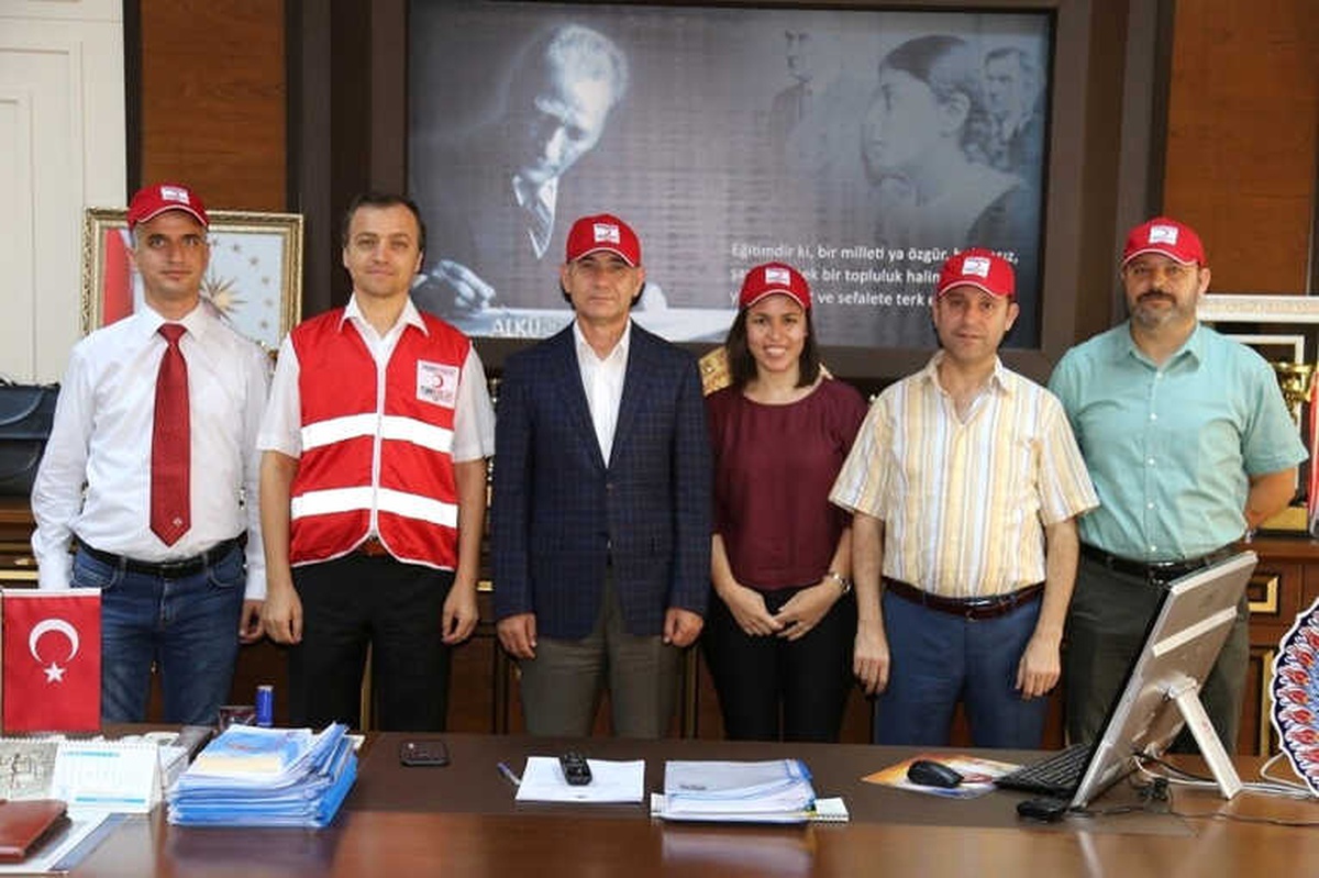 Alkü\'lü Akademisyenler Alanya Kızılay Şubesi\'ni Kurdu