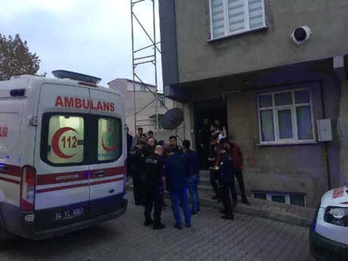 Arnavutköy\'de Vahşet: Karısı ve İki Çocuğunu Öldürdü (1)